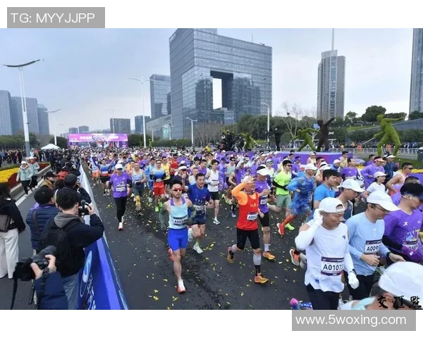 南京城市马拉松中街舞队展现力量与激情的精彩瞬间分析